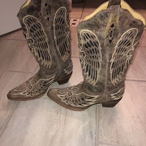 Corral Vintage cowgirl boots. Wing & cross inlay.